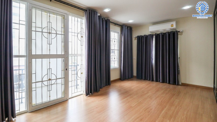 *****ทาวน์โฮมมือสองย่านนนทบุรี ม.โกลเด้นซิตี้ ปิ่นเกล้า-จรัญสนิทวงศ์ หลังมุม! เนื้อที่เกือบ 27 ตร.ว. ฟังก์ชัน 5 ห้องนอน 4 ห้องน้ำ 2 ที่จอดรถ บ้านสวยสภาพดี บนทำเลเชื่อมต่อถ.บางกรวย-ไทรน้อย,  ถ.ราชพฤกษ์, ถ.จรัญสนิทวงศ์ ใกล้รถไฟฟ้าสายสีแดง "สถานีบางบำหรุ" ราคาสุดคุ้ม!